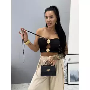Crop-top na viazanie za krkom s vypchávkami CAMILA veľkosť: one size